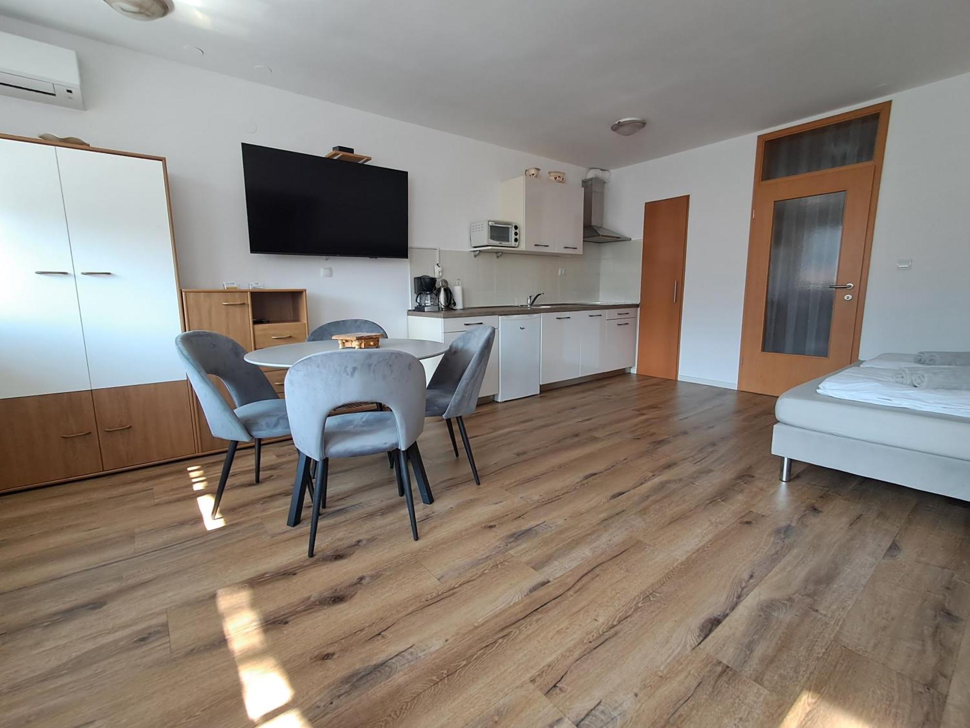 קובאריד Apartment Honey Bee With Sauna מראה חיצוני תמונה
